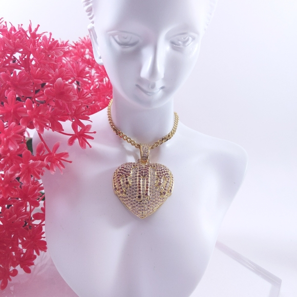 💚 Icy Bloody Heart + 24" Cuban Chain - Picture 5 of 8